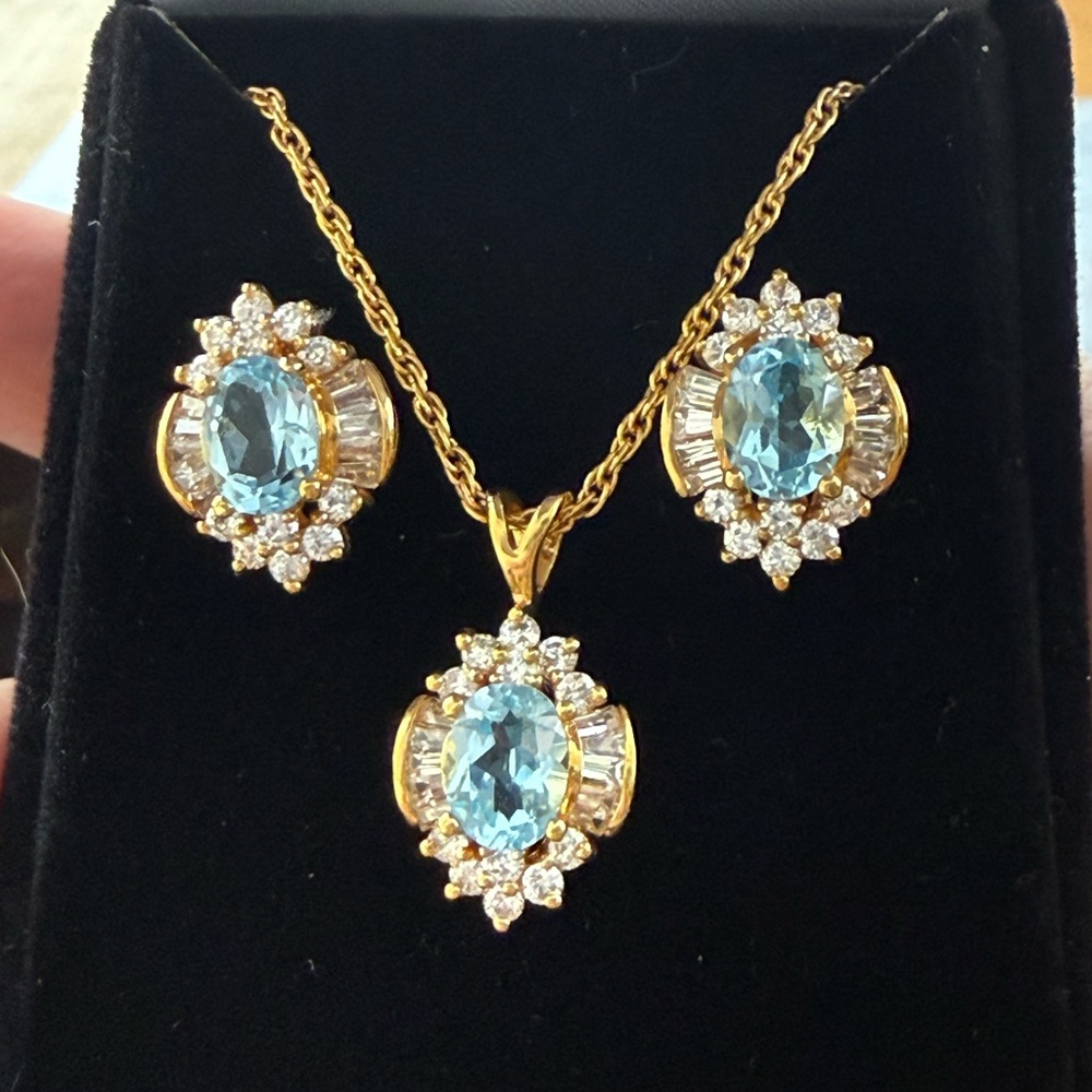 Blue Crystal Gold tone Earrings & Pendant Necklace Jewelry Set